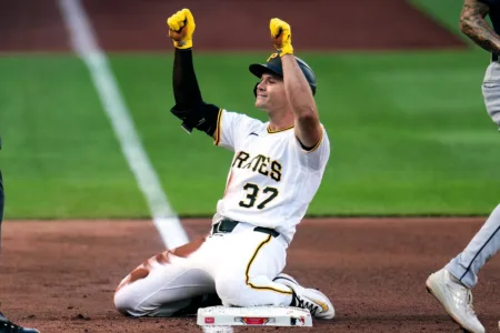 Ashcraft, Rodriguez, O'Hearn help Pirates rout AL West-leading Mariners 11-1